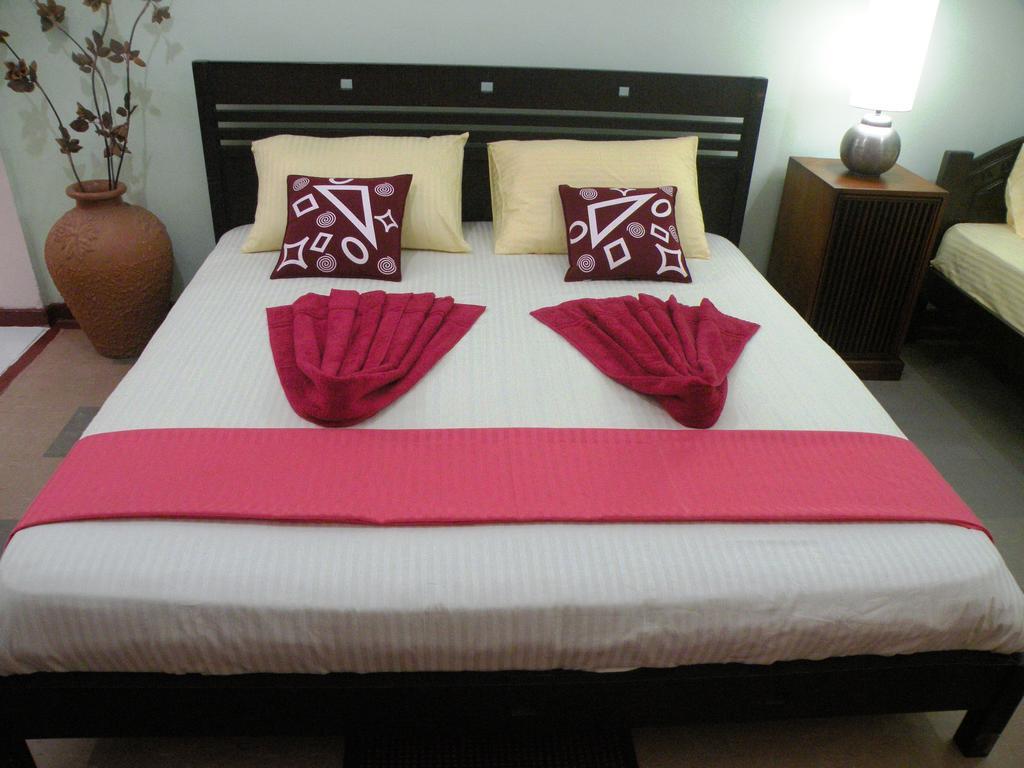 Henderson Airport Residence Negombo Chambre photo