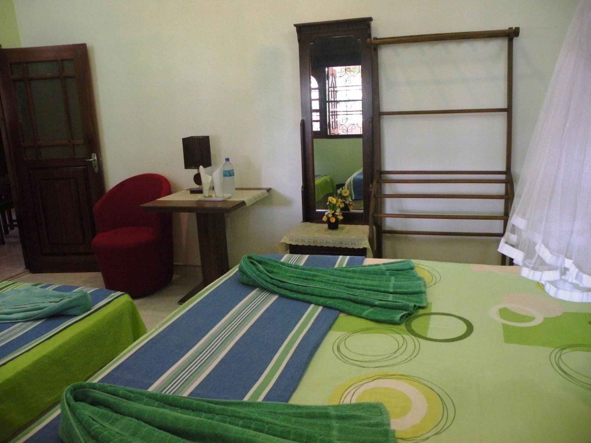 Henderson Airport Residence Negombo Chambre photo