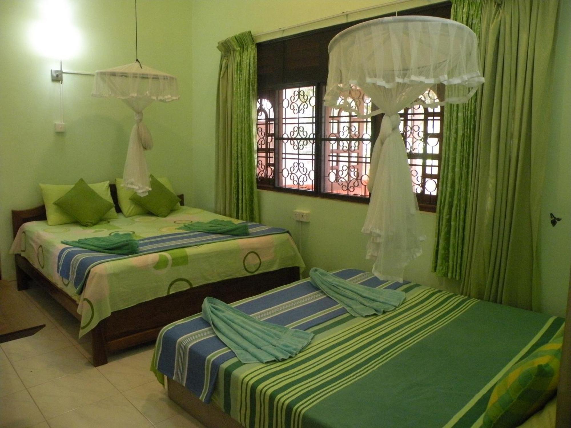 Henderson Airport Residence Negombo Chambre photo