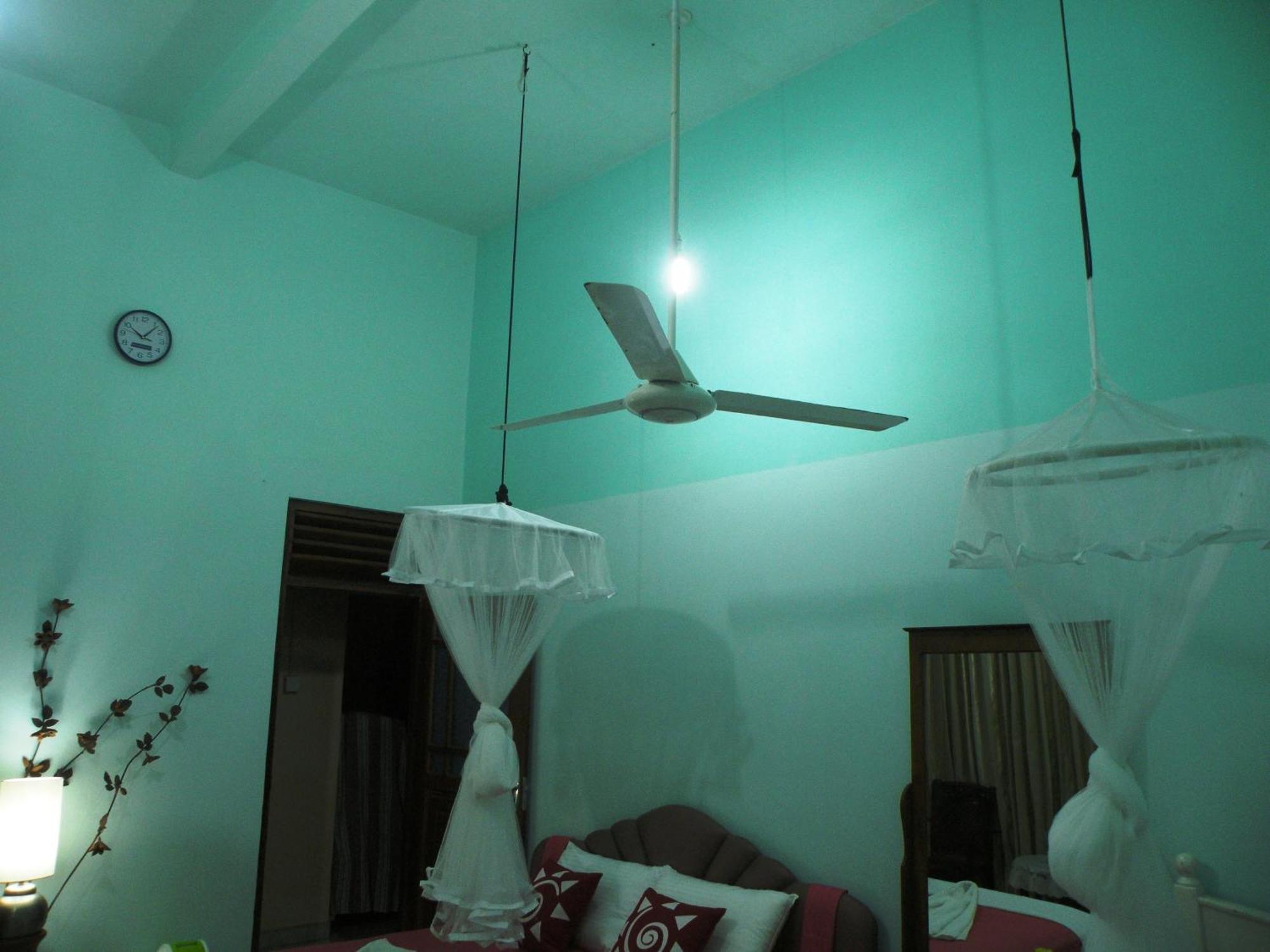 Henderson Airport Residence Negombo Chambre photo