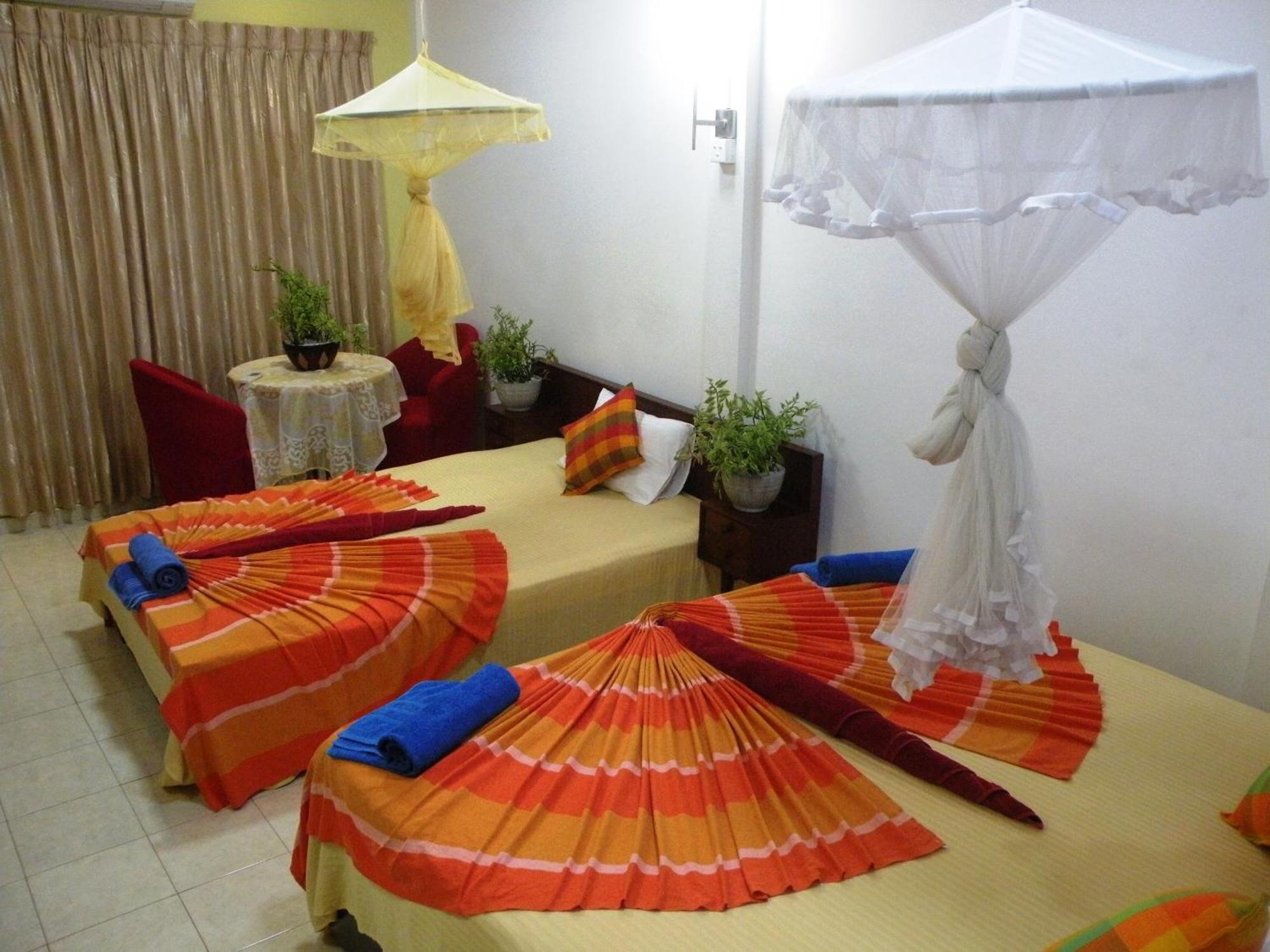 Henderson Airport Residence Negombo Chambre photo