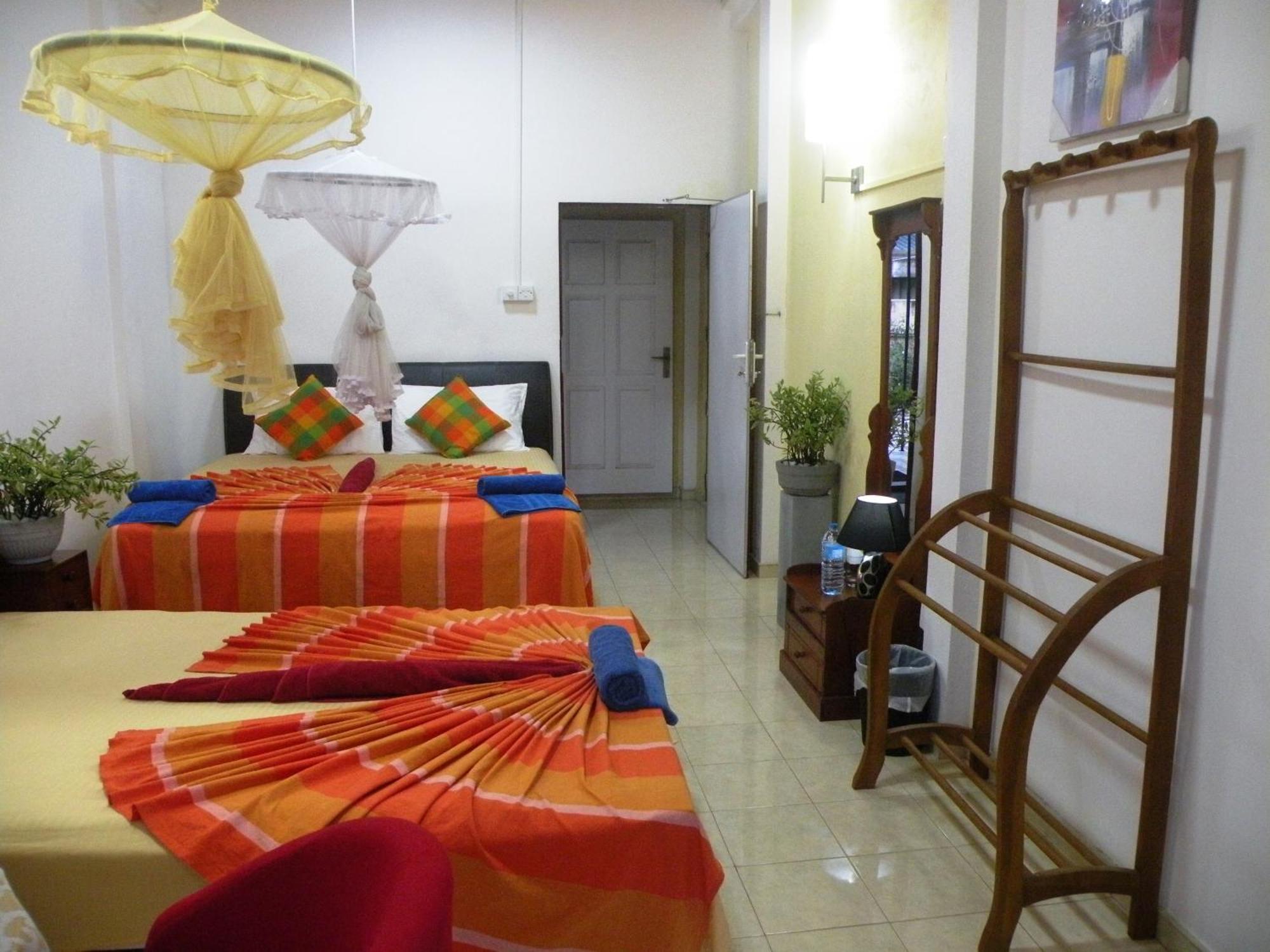 Henderson Airport Residence Negombo Chambre photo