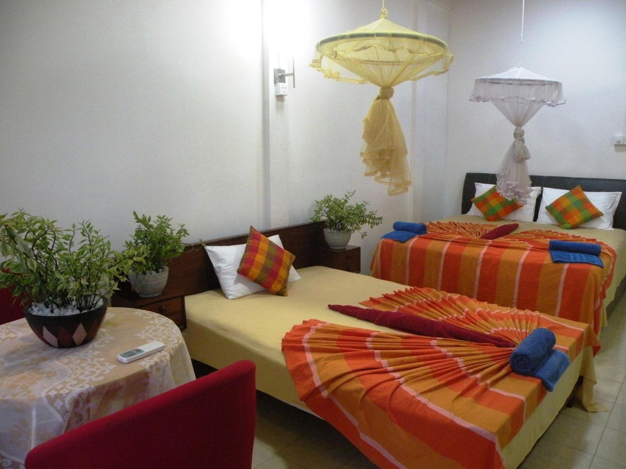 Henderson Airport Residence Negombo Chambre photo
