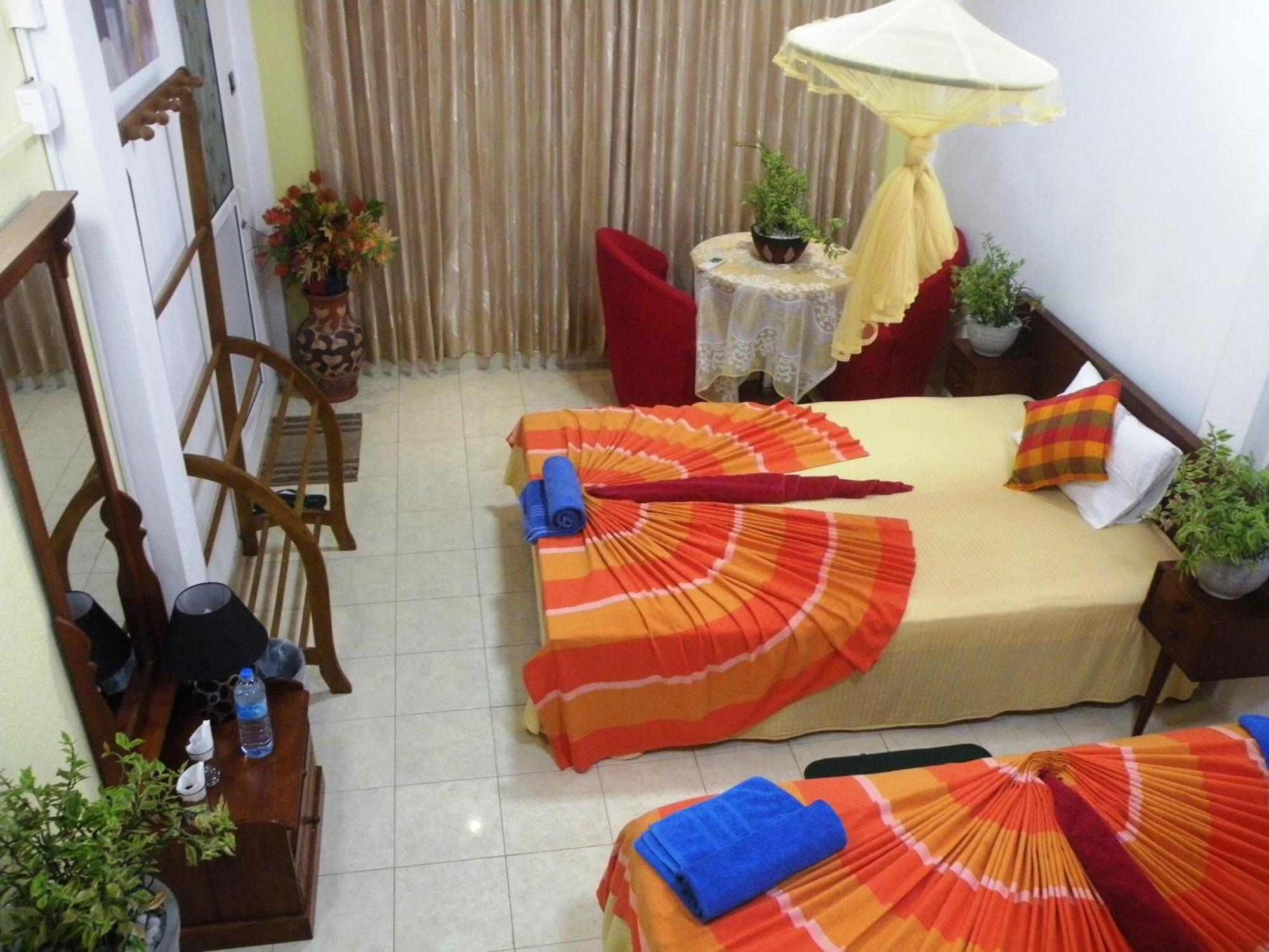 Henderson Airport Residence Negombo Chambre photo