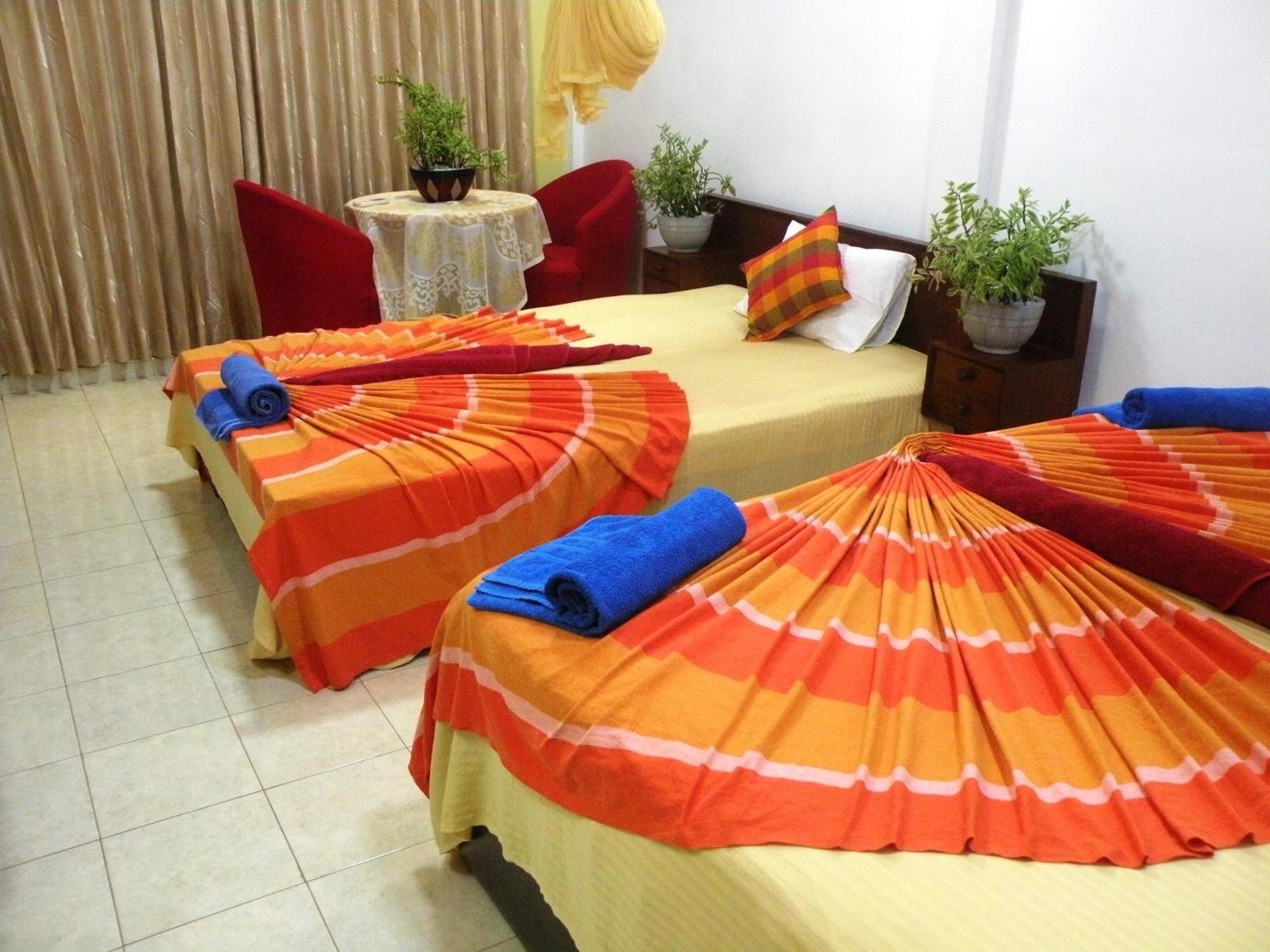 Henderson Airport Residence Negombo Chambre photo