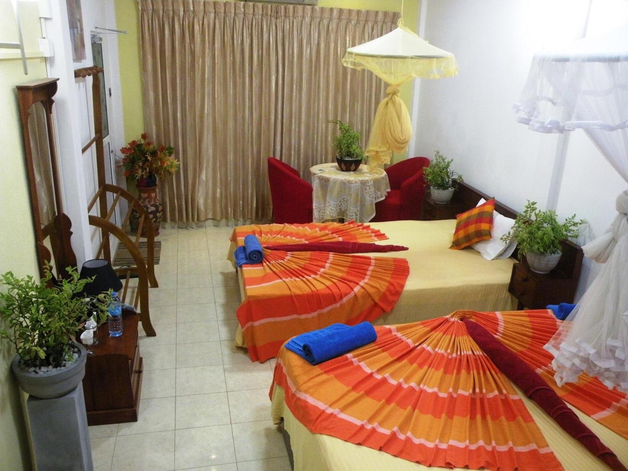 Henderson Airport Residence Negombo Chambre photo