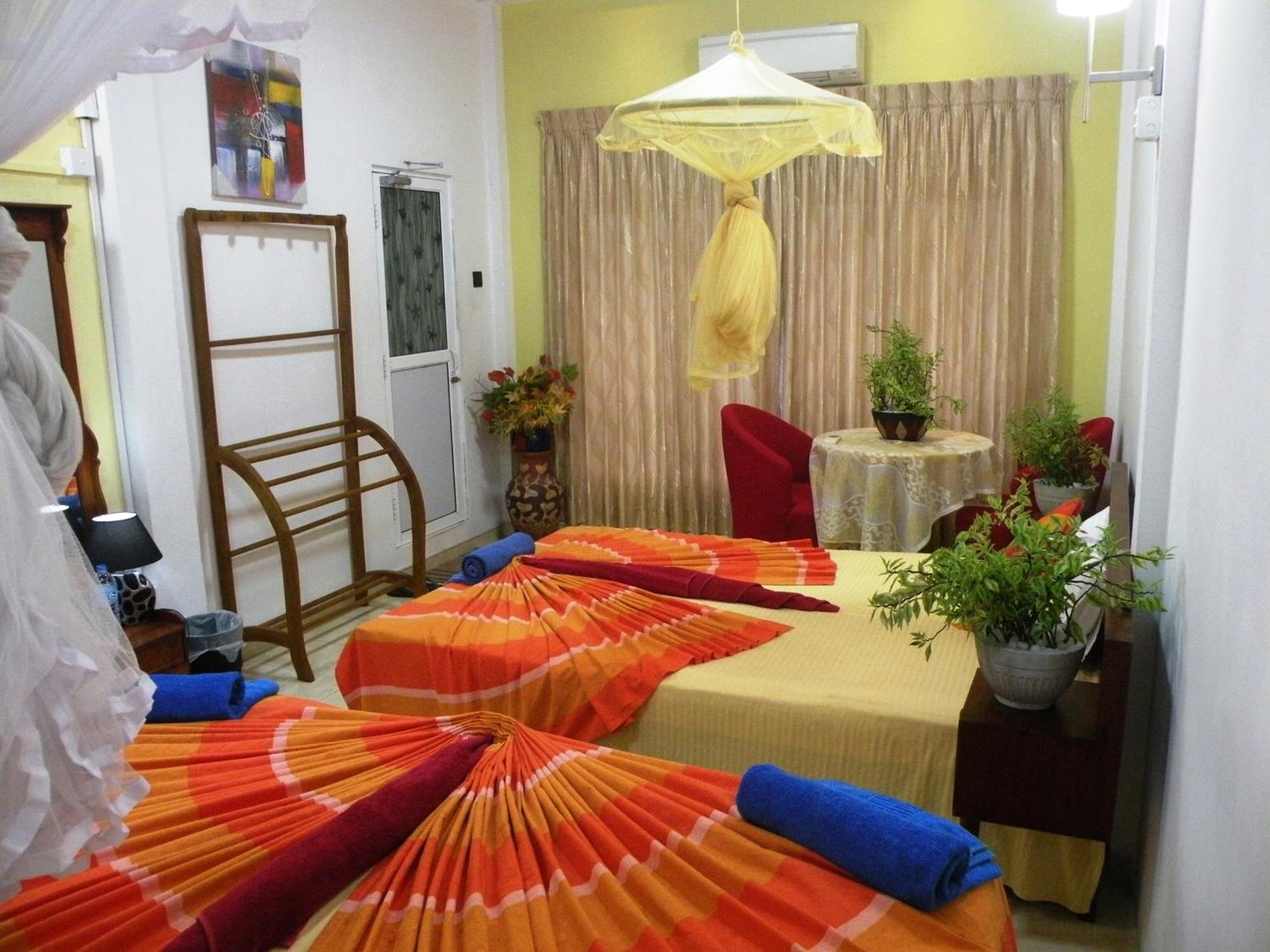 Henderson Airport Residence Negombo Chambre photo