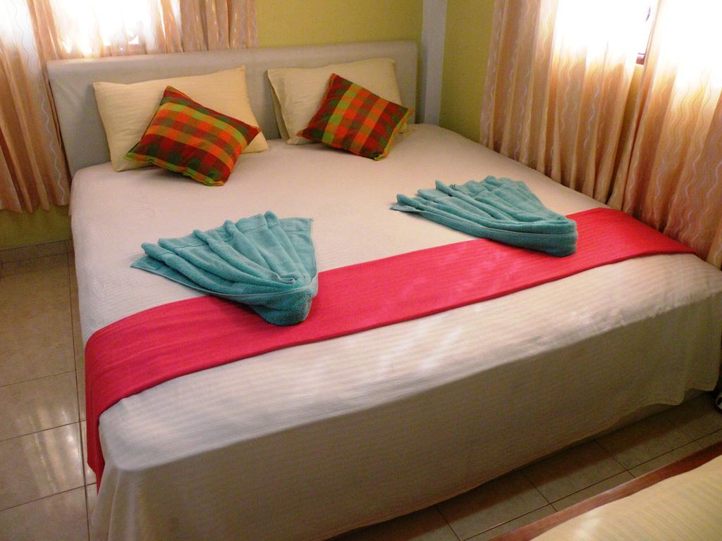 Henderson Airport Residence Negombo Chambre photo