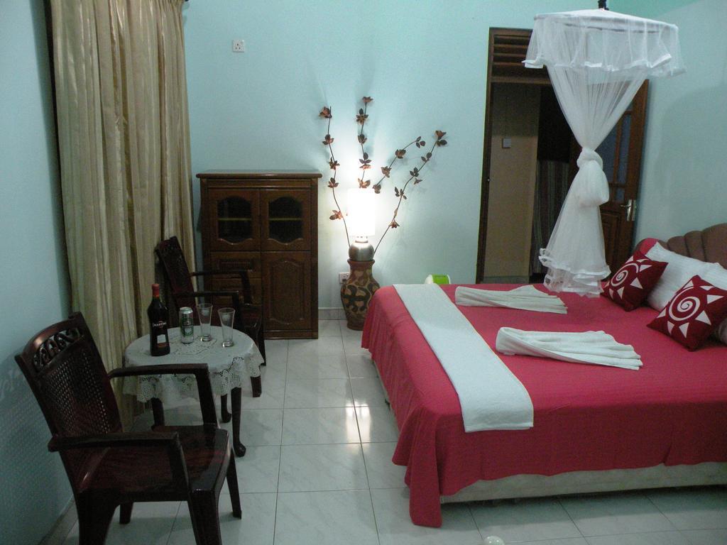Henderson Airport Residence Negombo Chambre photo