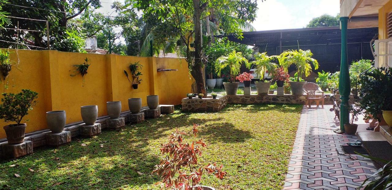 Henderson Airport Residence Negombo Extérieur photo